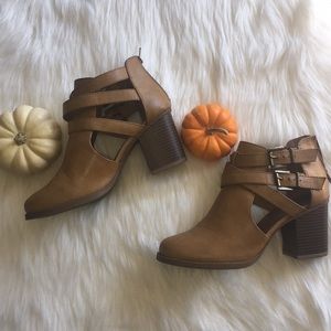🎈Soda booties with chunky block heel